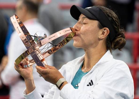 August 13, 2023, MONTREAL, PQ, Canada: Jessica Pegula of the United States, kisses the trophy following her win over Liudmila Samsonova of Russia, in the final of the National Bank Open tennis tournament in Montreal, Sunday, Aug.13, 2023. Canada News - August 13, 2023  - ZUMAc35_ 20230813_zaf_c35_115 Copyright: xChristinnexMuschix