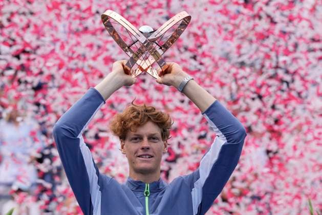 August 13, 2023, Toronto, Ontario, Canada: JANNIK SINNER of Italy holds the trophy after beating Alex de Minaur of Australia to win the men s final of the National Bank Open tennis tournament. Tennis 2023: Canadian Open  - ZUMAc35_ 20230813_zaf_c35_084 Copyright: xFrankxGunnx