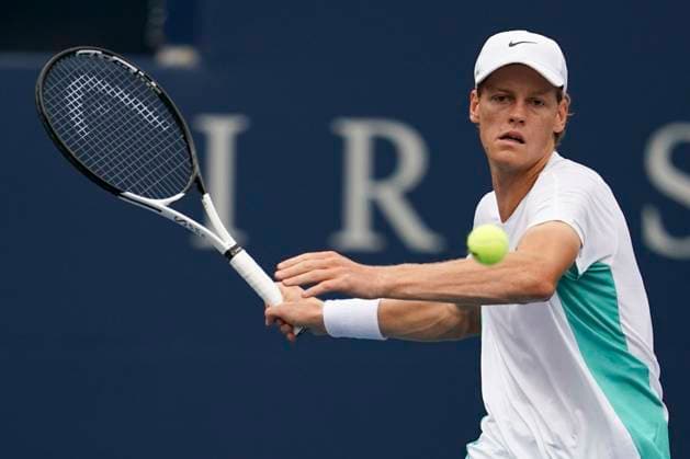 August 13, 2023, Toronto, Ontario, Canada: JANNIK SINNER returns the ball to Alex De Minaur during the final match of The National Bank Open ATP, Tennis Herren tournament in Toronto Toronto Canada - ZUMAm215 20230813_zip_m215_020 Copyright: xArlynxMcAdoreyx