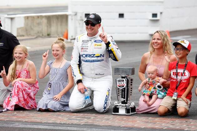 Sport Themen der Woche KW32 Sport Bilder des Tages INDIANAPOLIS, IN - AUGUST 13: NASCAR, Motorsport, USA driver Michael McDowell (34) poses for a photo with his family at the yard of bricks after winning the NASCAR Cup Series Verizon 200 at the Brickyard on August 13, 2023, at the Indianapolis Motor Speedway Road Course in Indianapolis, Indiana. (Photo by Brian Spurlock Icon Sportswire) AUTO: AUG 13 NASCAR Cup Series Verizon 200 at the Brickyard EDITORIAL USE ONLY Icon230813040