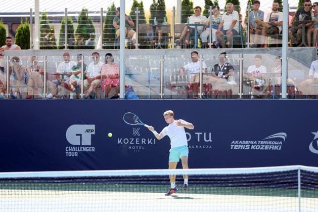 KOZERKI 15.08.2023 TURNIEJ ATP, Tennis Herren 100 LOTTO KOZERKI OPEN --- TENNIS ATP CHALLENGER TOUR 100 MAKS KASNIKOWSKI KIBICE FOT. PIOTR KUCZA FOTOPYK NEWSPIX.PL --- Newspix.pl POLAND OUT!  230815PYK0060