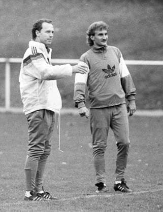 Training der deutschen Fußball Nationalmannschaft am 11.11.1989 in Hennef Trainer Franz Beckenbauer mit Rudi Voeller *** Training of the German national soccer team on 11 11 1989 in Hennef Coach Franz Beckenbauer with Rudi Voeller HM