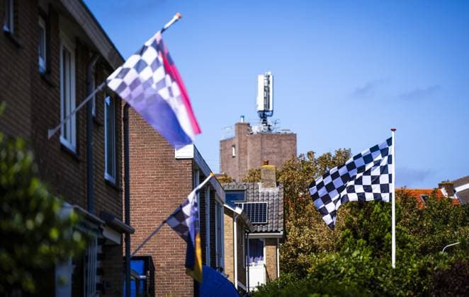 ZANDVOORT - Flags for Formula 1 in the run-up to the Grand Prix in Zandvoort. ANP FREEK VAN DEN BERGH xVIxANPxSportx xxANPxIVx 475597165 originalFilename: 475597165.jpg