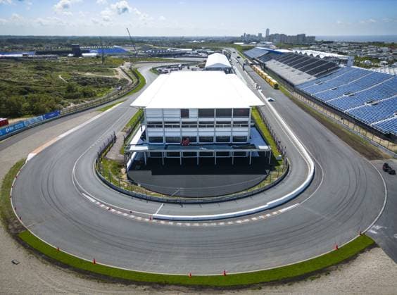 ZANDVOORT - Drone photo of the tarzan corner of the circuit in the run-up to the Grand Prix in Zandvoort. ANP FREEK VAN DEN BERGH xVIxANPxSportx xxANPxIVx 475597173 originalFilename: 475597173.jpg
