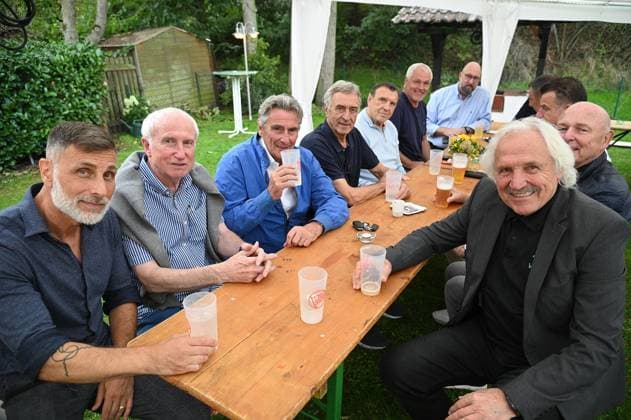 Sport Themen der Woche KW33 Sport Bilder des Tages Fußball, Kickers Offenbach, OFC-Legende Edgar Old feiert Gartenfest mit Dragoslav Stepanovic 15.08.2023 Offenbch am Main, traditionelles Gartenfeste von OFC-Legende Edgar Old u.a. OFC-Legenden Dieter Müller, , Karl-Heinz Volz, iko Semlitsch, Kult-Trainer Dragoslav Stepi StepanoviÄ‡ Hans-Jürgen Boysen Mitglied des OFC-Aufsichtsrat *** 15 08 2023 Offenbch am Main, traditional garden parties of OFC legend Edgar Old u a OFC legends Dieter Müller, , Karl Heinz Volz, iko Semlitsch, cult coach Dragoslav Stepi StepanoviÄ‡ Hans Jürgen Boysen Member of the OFC Supervisory Board