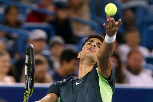 Spanish Carlos Alcaraz serves against Australian Jordan Thompson during the second round of the Western and Southern Open at the Lindner Family Tennis Center in Mason Ohio USA, 15 August 2023. Western and Southern Open !ACHTUNG: NUR REDAKTIONELLE NUTZUNG!  Copyright: xMARKxLYONSx AME1585 20230816-55011712845_1