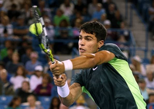 Spanish Carlos Alcaraz returns a ball against Australian Jordan Thompson during the second round of the Western and Southern Open at the Lindner Family Tennis Center in Mason Ohio USA, 15 August 2023. Western and Southern Open !ACHTUNG: NUR REDAKTIONELLE NUTZUNG!  Copyright: xMARKxLYONSx AME1587 20230816-55011712851_1