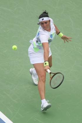 August 15, 2023, Mason, OH, USA: Western and Southern Open Tennis, Mason, OH - Ons Jabeur plays the ball against opponent Anhalina Kalinina in the Western and Southern Open tennis tournament. August 15, 2023 - ZUMA Press Mason USA - ZUMAn24_ 20230815_zaf_n24_009 Copyright: xWallyxNellx