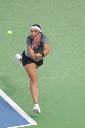 August 15, 2023, Mason, OH, USA: Western and Southern Open Tennis, Mason, OH - Anhalina Kalinina plays the ball against opponent Ons Jabeur in the Western and Southern Open tennis tournament. August 15, 2023 - ZUMA Press Mason USA - ZUMAn24_ 20230815_zaf_n24_008 Copyright: xWallyxNellx