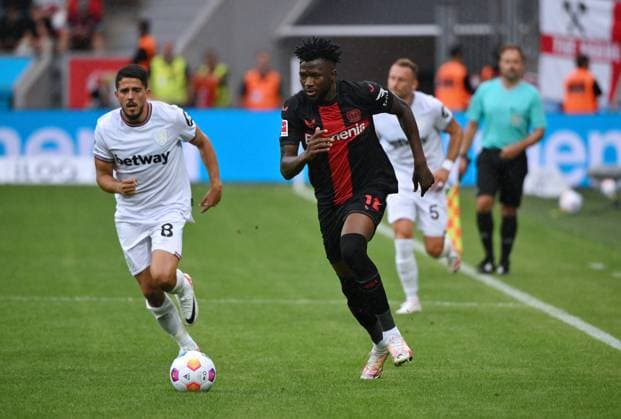 Edmond Tapsoba Bayer 04 Leverkusen , Pablo Fornals West Ham United , v re 05 08 2023, Football GER, Season 2023 24, 1 Bundesliga, Test Match, Bayer 04 Leverkusen West Ham United Leverkusen BayArena Nordrhein Westfalen Germany. Team2