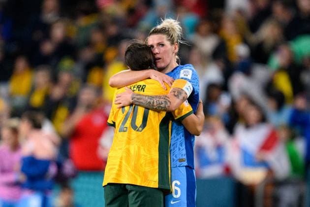 Sport Themen der Woche KW33 Sport Bilder des Tages 230816 Sam Kerr of Australia and Millie Bright of England during the FIFA Women s World Cup semifinal between Australia and England on August 16, 2023 in Sydney. Photo: Mathias Bergeld BILDBYRAN kod MB MB0695 fotboll football soccer fotball fotbolls-vm världsmästerskap vm fifa womens world cup semifinal semifinals australien england australia 28 dam bbeng fotball vm verdensmesterskap kvinner women *** 230816 Sam Kerr of Australia and Millie Bright of England during the FIFA Womens World Cup semifinal between Australia and England on August 16, 2023 in Sydney Photo Mathias Bergeld BILDBYRAN code MB MB0695 football soccer football soccer soccer world cup world championship world cup fifa womens world cup semifinal semifinals australia australia 28 dam bbeng football world cup women women  Copyright: MATHIASxBERGELD BB230816MB122