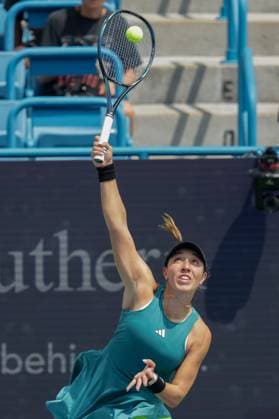 August 16, 2023, Mason, Ohio, USA: Jessica Pegula (USA) serves during WednesdayÃ¢â‚¬â ¢s round of the Western and Southern Open at the Lindner Family Tennis Center, Mason, Oh. Mason USA - ZUMAs304 20230816_zaf_s304_034 Copyright: xScottxStuartx