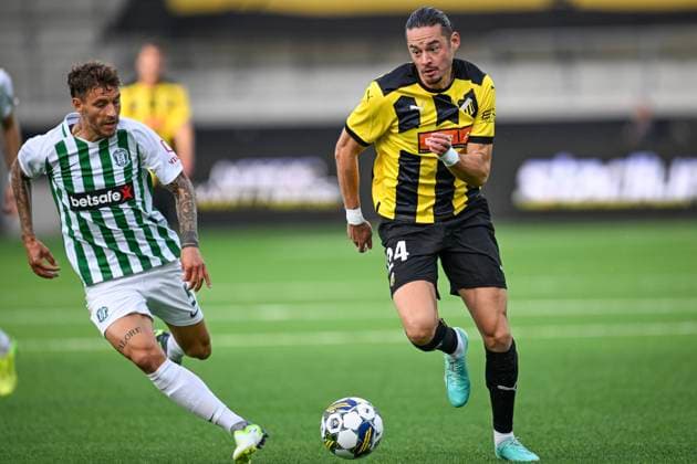 GÖTEBORG 20230817 Zalgiris Nicolas Gorobsov left and Häckens Amor Layouni during Thursdays Europa League qualifying match between BK Häcken and FK Zalgiris Vilnius at Bravida Arena GÖTEBORG SVERIGE x9200x  Copyright: xBjörnxLarssonxRosvall TTx EUROPA LEAGUE HÄCKEN-ZALGIRIS