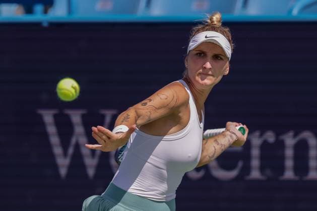 August 17, 2023, Mason, Ohio, USA: Marketa Vondrousove (CZE) prepares to hit a forehand shot during ThursdayÃ¢â‚¬â ¢s round of the Western and Southern Open at the Lindner Family Tennis Center, Mason, Oh. Mason USA - ZUMAs304 20230817_zaf_s304_063 Copyright: xScottxStuartx