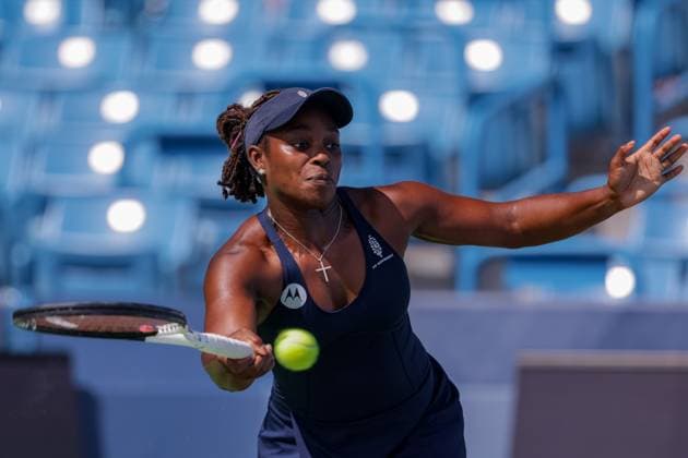 August 17, 2023, Mason, Ohio, USA: Sloane Stephens (USA) hits a forehand shot during ThursdayÃ¢â‚¬â ¢s round of the Western and Southern Open at the Lindner Family Tennis Center, Mason, Oh. Mason USA - ZUMAs304 20230817_zaf_s304_066 Copyright: xScottxStuartx