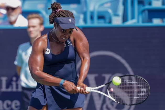 August 17, 2023, Mason, Ohio, USA: Sloane Stephens (USA) hits a two-handed backhand during ThursdayÃ¢â‚¬â ¢s round of the Western and Southern Open at the Lindner Family Tennis Center, Mason, Oh. Mason USA - ZUMAs304 20230817_zaf_s304_077 Copyright: xScottxStuartx