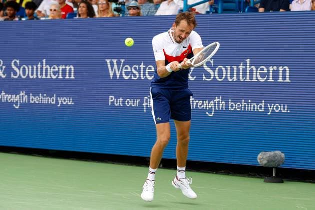 CINCINNATI, OH - AUGUST 17: Daniil Medvedev of Russia hits a backhand during the third round at the Western & Southern Open at Lindner Family Tennis Center on August 17, 2023 in Mason, Ohio. (Photo by Ian Johnson Icon Sportswire) TENNIS: AUG 17 Western & Southern Open EDITORIAL USE ONLY Icon230817028