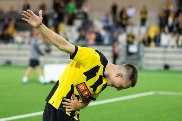 230817 Kristoffer Lund Hansen of Häcken celebrates with supporters after the UEFA Europa League qualification match between BK Häcken and Zalgiris Vilnius on August 17, 2023 in Gothenburg Photo Michael Erichsen BILDBYRAN COP 89 MI0522 bbeng bk häcken football fotball fotboll fotboll kval qualification qualifying round soccer uefa europa league zalgiris vilnius jubel  Copyright: MICHAELxERICHSEN BB230817MI075