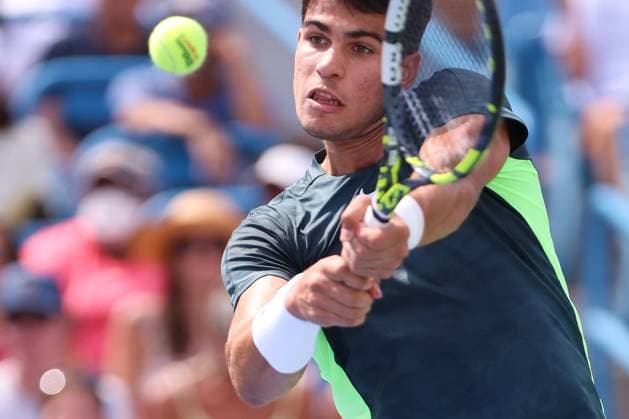 CINCINNATI, OH - AUGUST 17: Carlos Alcaraz of Spain hits a backhand during the third round at the Western & Southern Open at Lindner Family Tennis Center on August 17, 2023 in Mason, Ohio. (Photo by Ian Johnson Icon Sportswire) TENNIS: AUG 17 Western & Southern Open EDITORIAL USE ONLY Icon230817033