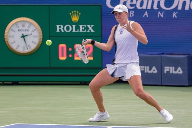 August 17, 2023, Mason, Ohio, USA: Iga Swiatek (POL) hits a forehand shot during ThursdayÃ¢â‚¬â ¢s round of the Western and Southern Open at the Lindner Family Tennis Center, Mason, Oh. Mason USA - ZUMAs304 20230817_zaf_s304_098 Copyright: xScottxStuartx