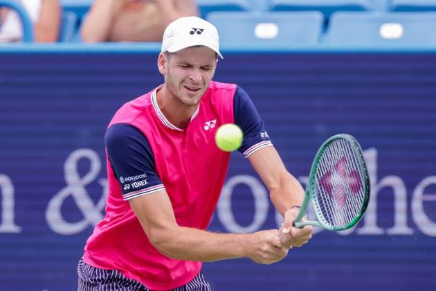 August 17, 2023, Mason, Ohio, USA: Hubert Hurkacz (POL) hits a two-handed backhand during ThursdayÃ¢â‚¬â ¢s round of the Western and Southern Open at the Lindner Family Tennis Center, Mason, Oh. Mason USA - ZUMAs304 20230817_zaf_s304_128 Copyright: xScottxStuartx