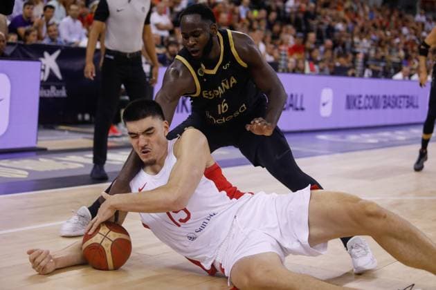 August 17, 2023: Usman Garuba of Spain and Edey of Canada in action during City of Granada Tournament for the Centenary of the FEB, basketball match played between Spain and Canada at Palacio de Deportes on August 17, 2023, in Granada, Spain. - ZUMAa181 20230817_zaa_a181_037 Copyright: xAlexxCamarax