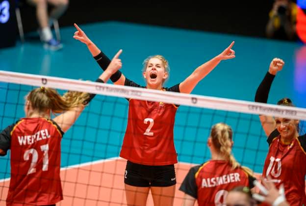 Bilder des Jahres 2023, Sport 08 August Sport Themen der Woche KW33 Sport Bilder des Tages Jubel GER, Pia KAESTNER (Kästner)(GER) Griechenland (GRE) - Deutschland GER), am 17.08.2023 Volleyball Europameisterschaft der Frauen, vom 15.08. - 03.09.2023 in Duesseldorf Deutschland. Â *** Cheers GER, Pia KAESTNER Kästner GER Greece GRE Germany GER , on 17 08 2023 European Womens Volleyball Championship, from 15 08 03 09 2023 in Duesseldorf Germany Â