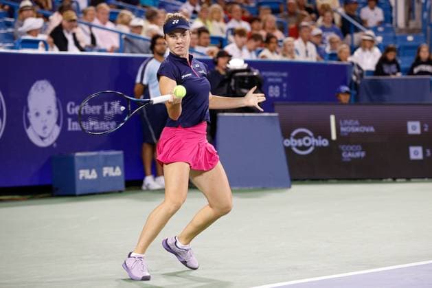 CINCINNATI, OH - AUGUST 17: Linda Noskova of the Czech Republic hits a forehand during the third round at the Western & Southern Open at Lindner Family Tennis Center on August 17, 2023 in Mason, Ohio. (Photo by Ian Johnson Icon Sportswire) TENNIS: AUG 17 Western & Southern Open EDITORIAL USE ONLY Icon230817070