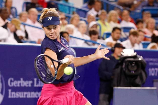 CINCINNATI, OH - AUGUST 17: Linda Noskova of the Czech Republic hits a forehand during the third round at the Western & Southern Open at Lindner Family Tennis Center on August 17, 2023 in Mason, Ohio. (Photo by Ian Johnson Icon Sportswire) TENNIS: AUG 17 Western & Southern Open EDITORIAL USE ONLY Icon230817071