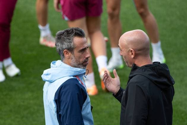 Jorge Vilda Spain, Coach talking to Luis Rubiales Spain, President RFEF , AUS, Training Spain Women National Team RFEF before the Final, FIFA Women World Cup Australia 2023, 18 08 2023 AUS, Training Spain Women National Team RFEF before the Final, FIFA Women World Cup Australia 2023, 18 08 2023 Sydney Copyright: xEibner-Pressefoto Memmlerx EP_MMR