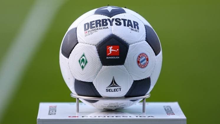 v li The match ball is on a stand, grass, Bundesliga, Derbystar, Brillant APS, symbol photo, symbol image soccer, soccer, ball, THE DFL DIRECTIVES PROHIBIT ANY USE OF PHOTOGRAPHS AS IMAGE SEQUENCES AND OR VIDEO DFL REGULATIONS PROHIBIT ANY USE OF PHOTOGRAPHS AS IMAGE SEQUENCES AND OR QUASI VIDEO , 18 08 2023, Bremen Germany , Football, Bundesliga, SV Werder Bremen FC Bayern Munich xobx