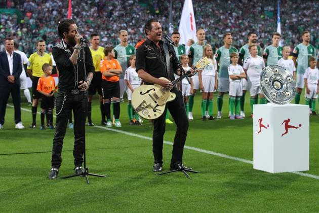 18 08 2023, xtgx, football 1 Bundesliga, SV Werder Bremen FC Bayern Munich emspor, v l national anthem sung by The Boss Hoss DFL DFB REGULATES PROHIBIT ANY USE OF PHOTOGRAPHS as IMAGE SEQUENCES and or QUASI VIDEO Bremen