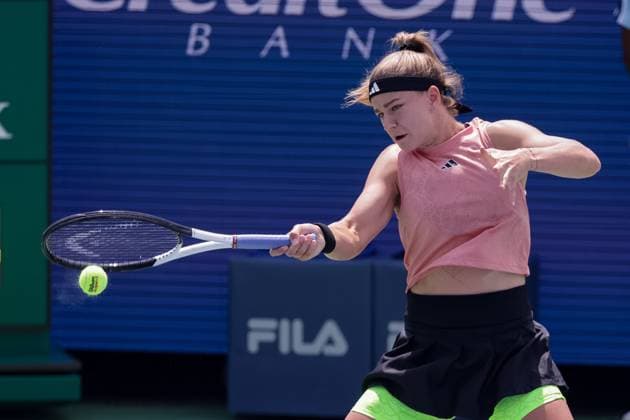 August 18, 2023, Mason, Ohio, USA: Karolina Muchova (CZE) hits a forehand shot during FridayÃ¢â‚¬â ¢s round of the Western and Southern Open at the Lindner Family Tennis Center, Mason, Oh. Mason USA - ZUMAs304 20230818_zaf_s304_009 Copyright: xScottxStuartx