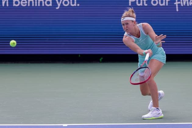 August 18, 2023, Mason, Ohio, USA: Marie Bouzkova (CZE) hits a forehand shot during FridayÃ¢â‚¬â ¢s round of the Western and Southern Open at the Lindner Family Tennis Center, Mason, Oh. Mason USA - ZUMAs304 20230818_zaf_s304_010 Copyright: xScottxStuartx