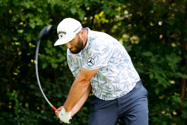 Sport Bilder des Tages OLYMPIA FIELDS, IL - AUGUST 18: PGA, Golf Herren golfer Jon Rahm hits his tee shot on the 4th hole during the second round of the BMW Championship Fed Ex Cup Playoffs on August 18th, 2023, at Olympia Fields Country Club in Olympia Fields, Illinois. (Photo by Brian Spurlock Icon Sportswire) GOLF: AUG 18 PGA - BMW Championship EDITORIAL USE ONLY Icon230818042