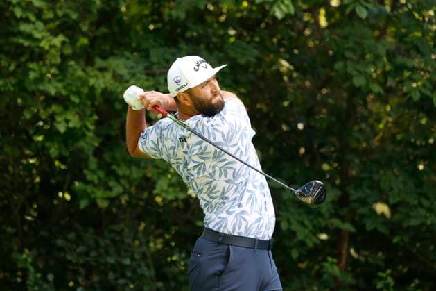 OLYMPIA FIELDS, IL - AUGUST 18: PGA, Golf Herren golfer Jon Rahm hits his tee shot on the 4th hole during the second round of the BMW Championship Fed Ex Cup Playoffs on August 18th, 2023, at Olympia Fields Country Club in Olympia Fields, Illinois. (Photo by Brian Spurlock Icon Sportswire) GOLF: AUG 18 PGA - BMW Championship EDITORIAL USE ONLY Icon230818043