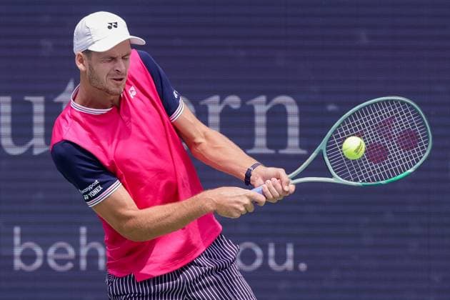 August 18, 2023, Mason, Ohio, USA: HUBERT HURKACZ (POL) hits a two-handed backhand during Friday s round of the Western and Southern Open at the Lindner Family Tennis Center. Hurkacz won 6-1, 7-6. Mason USA - ZUMAs304 20230818_zaf_s304_062 Copyright: xScottxStuartx