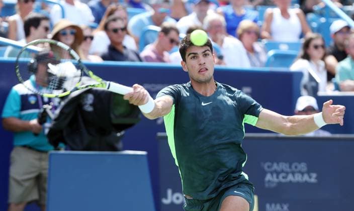 Carlos Alcaraz of Spain in action against Max Purcell of the Australia during the quarter-final round of the Western and Southern Open at the Lindner Family Tennis Center in Mason Ohio USA, 18 August 2023. Western and Southern Open !ACHTUNG: NUR REDAKTIONELLE NUTZUNG!  Copyright: xMARKxLYONSx AME2417 20230818-55011728079_1