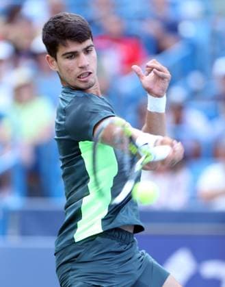 Carlos Alcaraz of Spain in action against Max Purcell of the Australia during the quarter-final round of the Western and Southern Open at the Lindner Family Tennis Center in Mason Ohio USA, 18 August 2023. Western and Southern Open !ACHTUNG: NUR REDAKTIONELLE NUTZUNG!  Copyright: xMARKxLYONSx AME2420 20230818-55011728087_1