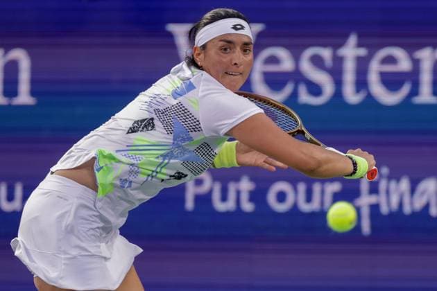 August 18, 2023, Mason, Ohio, USA: Ons Jabeur (TUN) hits a backhand shot during FridayÃ¢â‚¬â ¢s round of the Western and Southern Open at the Lindner Family Tennis Center, Mason, Oh. Mason USA - ZUMAs304 20230818_zaf_s304_182 Copyright: xScottxStuartx