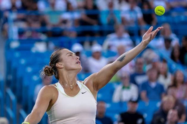 August 18, 2023, Mason, Ohio, USA: Aryna Sabalenka (BLR) tosses up the ball to serve during FridayÃ¢â‚¬â ¢s round of the Western and Southern Open at the Lindner Family Tennis Center, Mason, Oh. Mason USA - ZUMAs304 20230818_zaf_s304_192 Copyright: xScottxStuartx