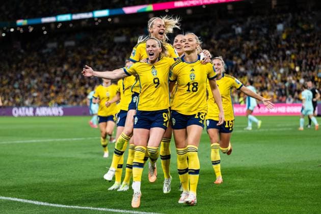 Bilder des Jahres 2023, Sport 08 August Sport Themen der Woche KW33 Sport Bilder des Tages 230819 Fridolina Rolfö of Sweden celebrates with Kosovare Asllani and Amanda Ilestedt after 1-0 during the FIFA Women s World Cup bronze medal match between Sweden and Australia on August 19, 2023 in Brisbane. Photo: Mathias Bergeld BILDBYRAN kod MB MB0705 fotboll football soccer fotball fotbolls-vm världsmästerskap vm fifa womens world cup bronsmatch bronze medal game sverige a sweden australien australia 31 dam bbeng fotball vm verdensmesterskap kvinner women sverige jubel *** 230819 Fridolina Rolfö of Sweden celebrates with Kosovare Asllani and Amanda Ilestedt after 1 0 during the FIFA Women s World Cup bronze medal match between Sweden and Australia on August 19, 2023 in Brisbane Photo Mathias Bergeld BILDBYRAN code MB MB0705 fotboll football soccer fotball fotbolls vm verdensmästerskap vm fifa womens world cup bronsmatch bronze medal game sverige a sweden australien australia 31 dam bbeng fotball vm verdensmesterskap kvinner women women sverige jubel  Copyright: MATHIASxBERGELD BB230819MB054