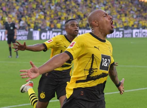 Sport Themen der Woche KW33 Sport Bilder des Tages 19.08.2023, xblx, Fussball 1.Bundesliga, Borussia Dortmund - 1.FC Köln emspor, v.l. Donyell Malen (Borussia Dortmund), Goal scored, Tor zum 1:0, celebrate the goal, Torjubel , Jubel, jubeln, jubelt, (DFL DFB REGULATIONS PROHIBIT ANY USE OF PHOTOGRAPHS as IMAGE SEQUENCES and or QUASI-VIDEO) Dortmund *** 19 08 2023, xblx, football 1 Bundesliga, Borussia Dortmund 1 FC Köln emspor, v l Donyell Malen Borussia Dortmund , Goal scored, Goal to 1 0, celebrate the goal, Torjubel , Jubel, jubilate, jubilates, DFL DFB REGULATIONS PROHIBIT ANY USE OF PHOTOGRAPHS as IMAGE SEQUENCES and or QUASI VIDEO Dortmund