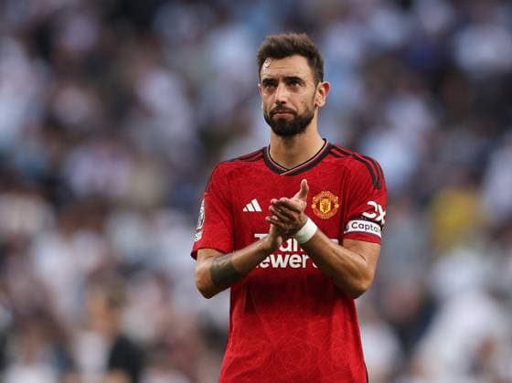 London, England, 19th August 2023. Bruno Fernandes of Manchester United, ManU applauds the fans after the Premier League match at the Tottenham Hotspur Stadium, London. Picture credit should read: Paul Terry Sportimage EDITORIAL USE ONLY. No use with unauthorised audio, video, data, fixture lists, club league logos or live services. Online in-match use limited to 120 images, no video emulation. No use in betting, games or single club league player publications. SPI-2527-0058