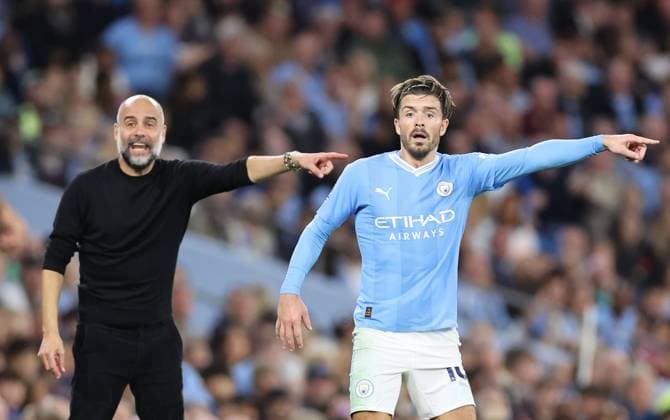 Sport Bilder des Tages Mandatory Credit: Photo by Ryan Browne Shutterstock (14056666bz) Manchester City manager Pep Guardiola and Jack Grealish of Manchester City. Manchester City v Newcastle United, Premier League, Football, Etihad Stadium, Manchester, UK - 19 Aug 2023 EDITORIAL USE ONLY No use with unauthorised audio, video, data, fixture lists, club league logos or live services. Online in-match use limited to 120 images, no video emulation. No use in betting, games or single club league player publications. Manchester City v Newcastle United, Premier League, Football, Etihad Stadium, Manchester, UK - 19 Aug 2023 EDITORIAL USE ONLY No use with unauthorised audio, video, data, fixture lists, club league logos or live services. Online in-match use limited to 120 images, no video emulation. No use in betting, games or single club league player publications. Copyright: xRyanxBrowne Shutterstockx 14056666bz