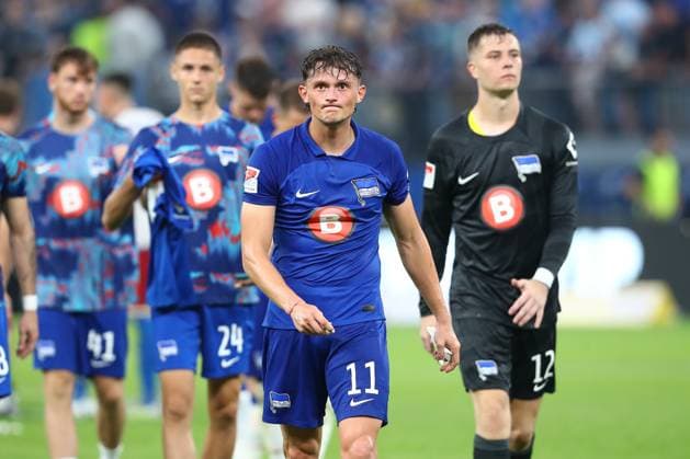 19.08.2023, xtgx, Fussball 2.Bundesliga, Hamburger SV - Hertha BSC Berlin emspor, v.l. Fabian Reese (Hertha, 11) enttaeuscht, schaut enttaeuscht, niedergeschlagen, disappointed (DFL DFB REGULATIONS PROHIBIT ANY USE OF PHOTOGRAPHS as IMAGE SEQUENCES and or QUASI-VIDEO) Hamburg *** 19 08 2023, xtgx, football 2 Bundesliga, Hamburger SV Hertha BSC Berlin emspor, v l Fabian Reese Hertha, 11 disappointed, looks disappointed, dejected, disappointed DFL DFB REGULATES PROHIBIT ANY USE OF PHOTOGRAPHS as IMAGE SEQUENCES and or QUASI VIDEO Hamburg