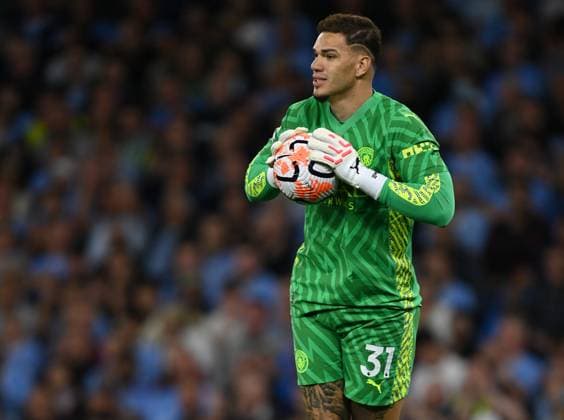 Manchester City v Newcastle United - Premier League Ederson, goalkeeper of Manchester City on the ball during the Premier League match between Manchester City and Newcastle United at Etihad Stadium on August 19, 2023 in Manchester, United Kingdom. Manchester Etihad Stadium England United Kingdom Copyright: xNealxSimpson Sportsphoto APLx 13952086