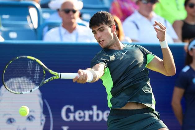 CINCINNATI, OH - AUGUST 19: Carlos Alcaraz of Spain hits a forehand during the semifinal round at the Western & Southern Open at Lindner Family Tennis Center on August 19, 2023 in Mason, Ohio. (Photo by Ian Johnson Icon Sportswire) TENNIS: AUG 19 Western & Southern Open EDITORIAL USE ONLY Icon230819072