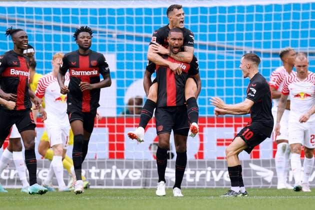 TAH Jonathan Team Bayer 04 Leverkusen cheering with XHAKA Granit and WIRTZ Florian after his goal to 2 0 DFL Fussball Bundesliga Saison 2023 2024 Spiel Bayer 04 Leverkusen RB Leipzig 3 2 am 19 08 2023 in Leverkusen DFL REGULATIONS PROHIBIT ANY USE OF PHOTOGRAPHS as IMAGE SEQUENCES and or QUASI VIDEO Copyright: xLacixPerenyix