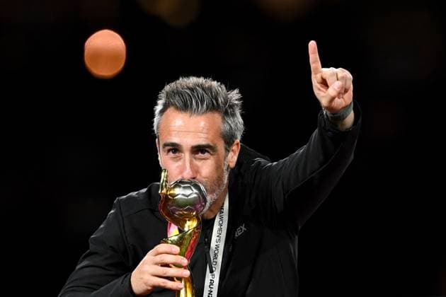 WWC23 FINAL SPAIN ENGLAND, Spain?s coach Jorge Vilda kisses the winner?s trophy after winning the FIFA Women s World Cup 2023 Final soccer match between Spain and England at Stadium Australia in Sydney, Sunday, August 20, 2023. ( NO ARCHIVING, EDITORIAL USE ONLY, NO USE IN BOOKS WITHOUT CONSENT SYDNEY NEW SOUTH WALES AUSTRALIA  Copyright: xDEANxLEWINSx 20230820001833027363